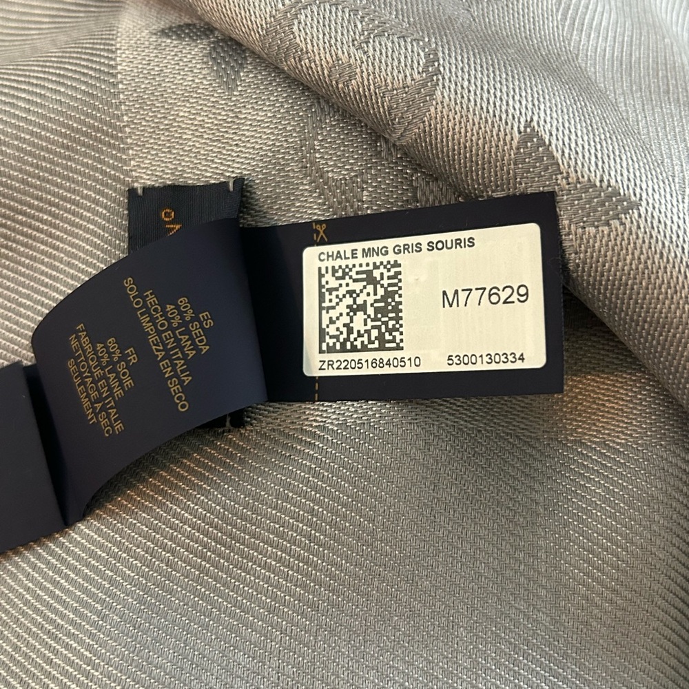 MONOGRAM CLASSIC SHAWL - Picture 5 of 7